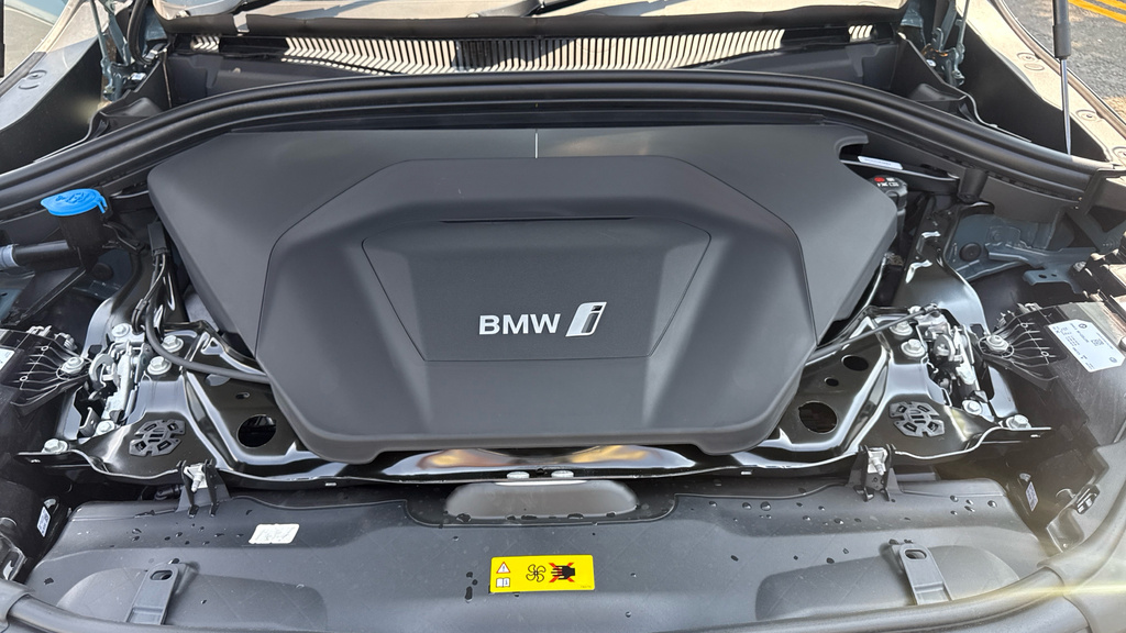 BMW iX2 Ix2 Edrive20 Shadow Edition Green #24