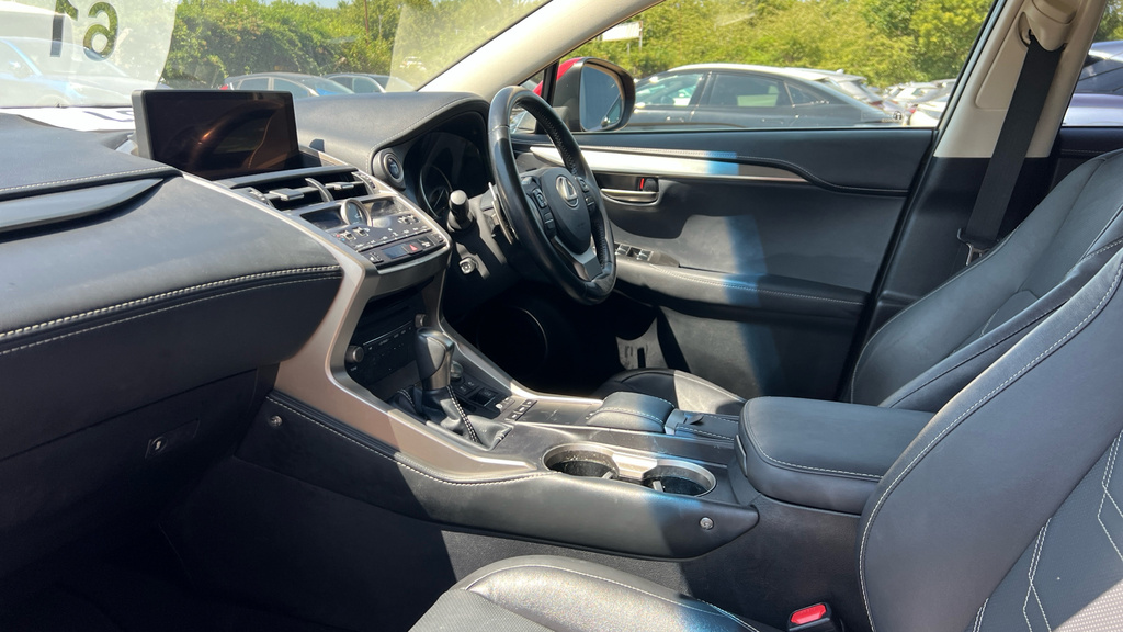 Lexus NX 300H 2.5 Premier Cvt #10