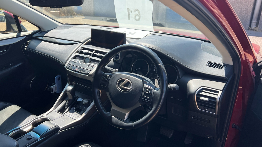 Lexus NX 300H 2.5 Premier Cvt #9
