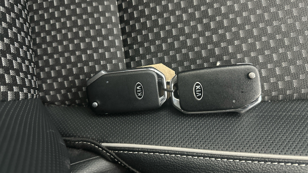 Kia Xceed 3 Silver #27