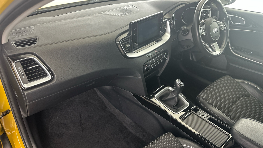 Kia Xceed 3 Silver #10