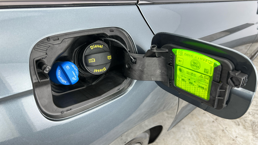 Skoda Superb 2L Se Technology Blue #33