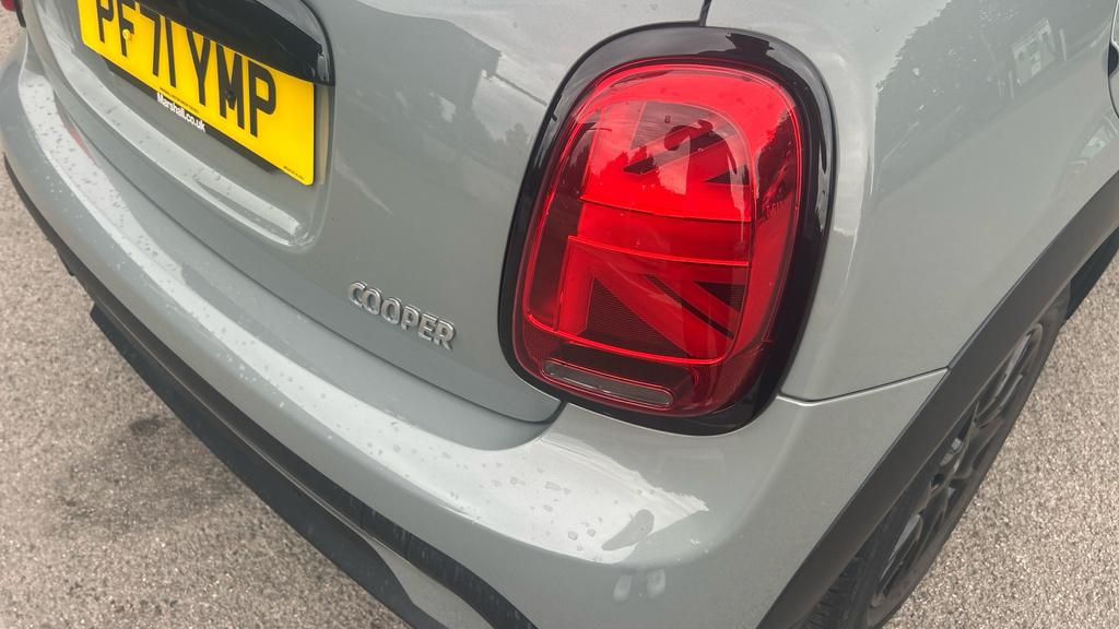 Mini Hatch 1.5 Cooper Classic Premium Plus White #35