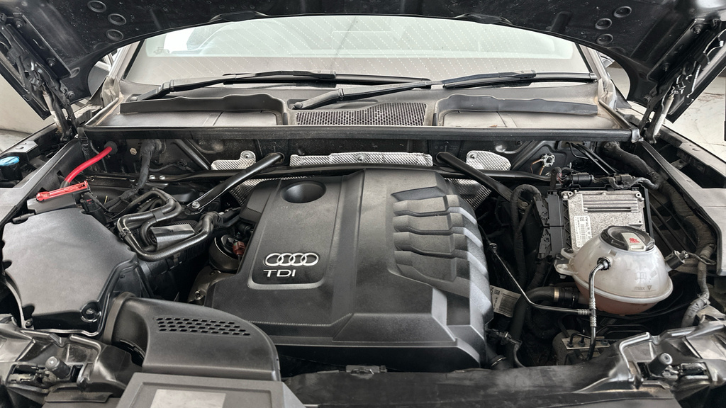 Audi Q5  White #22