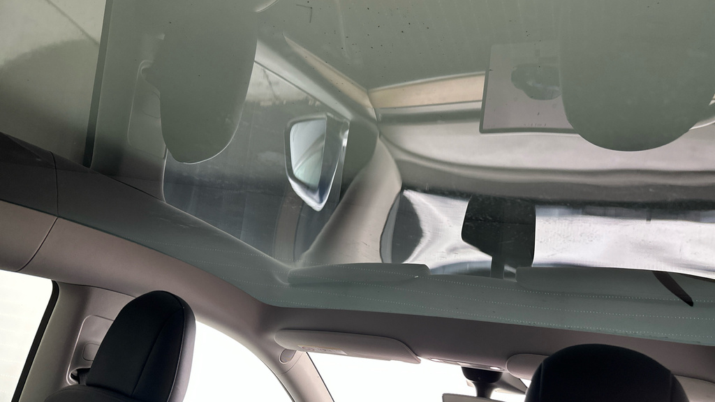 Tesla Model Y Long Range White #5