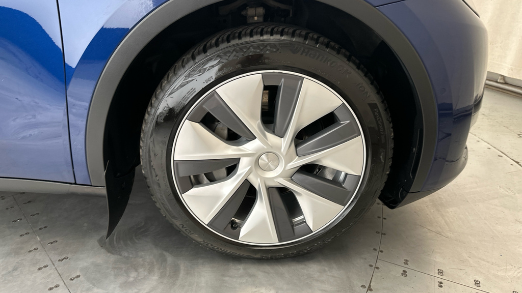 Tesla Model Y Long Range White #27