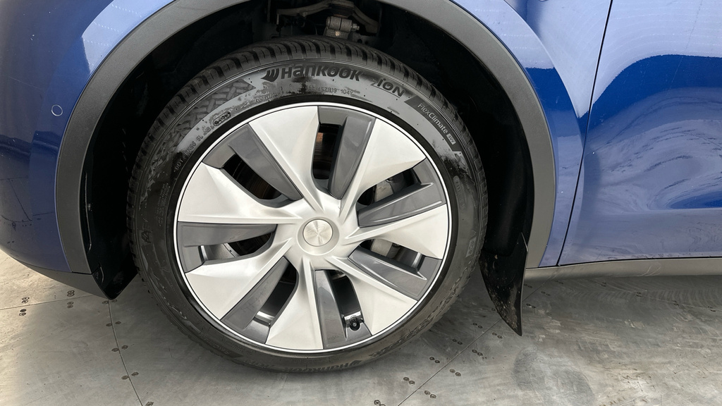 Tesla Model Y Long Range White #24