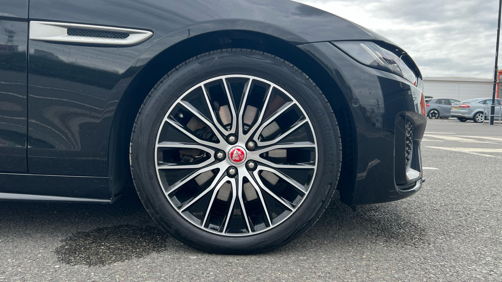 Jaguar XE R-dynamic Black Blue #20