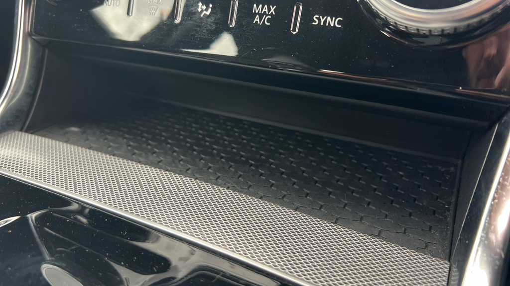 Jaguar XE R-dynamic Black Blue #53