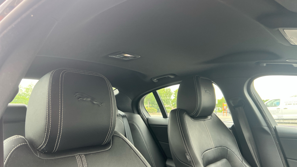 Jaguar XE R-dynamic Black Blue #33
