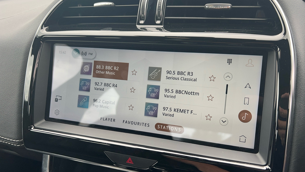 Jaguar XE R-dynamic Black Blue #37