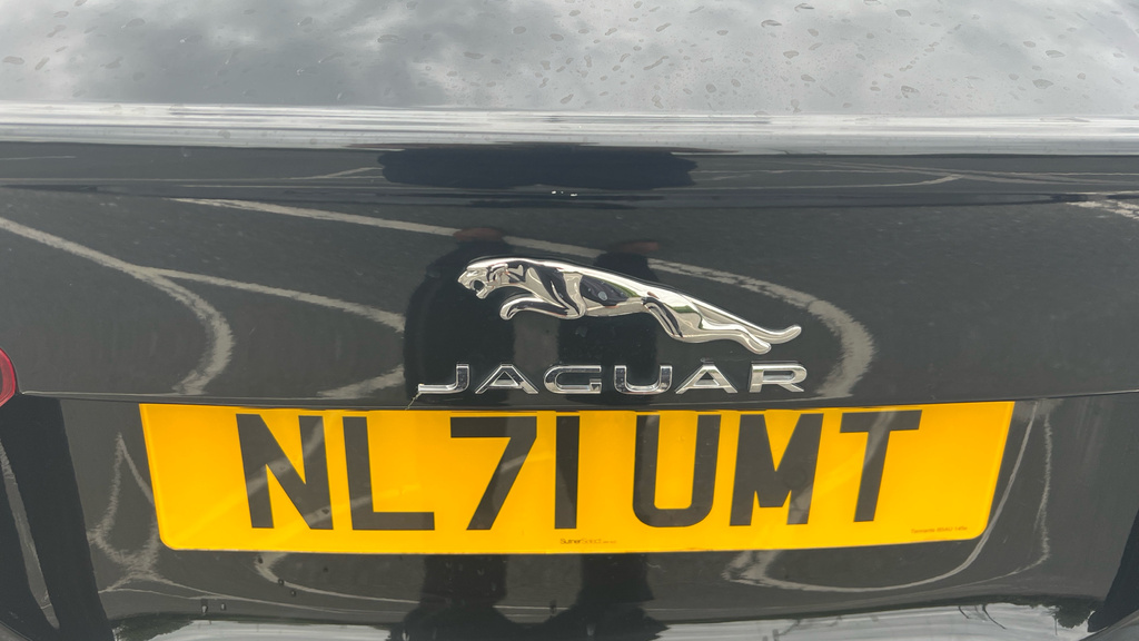 Jaguar XE R-dynamic Black Blue #40