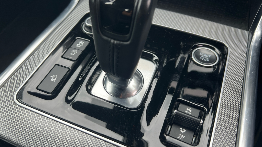 Jaguar XE R-dynamic Black Blue #50