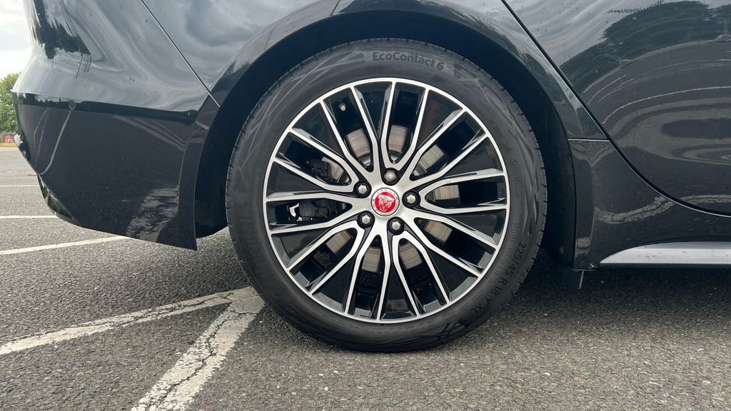 Jaguar XE R-dynamic Black Blue #19