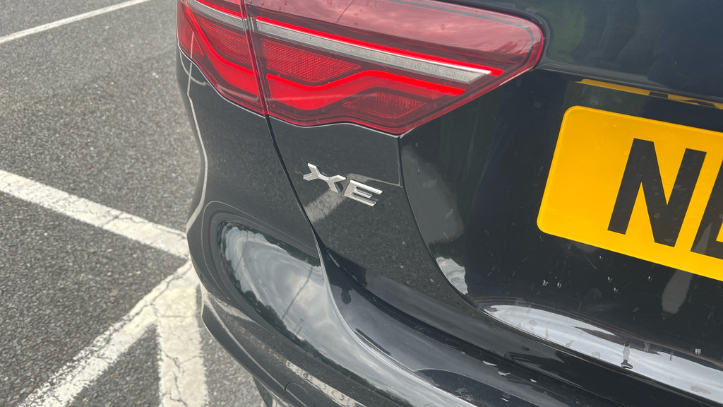 Jaguar XE R-dynamic Black Blue #41