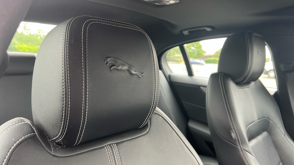 Jaguar XE R-dynamic Black Blue #46