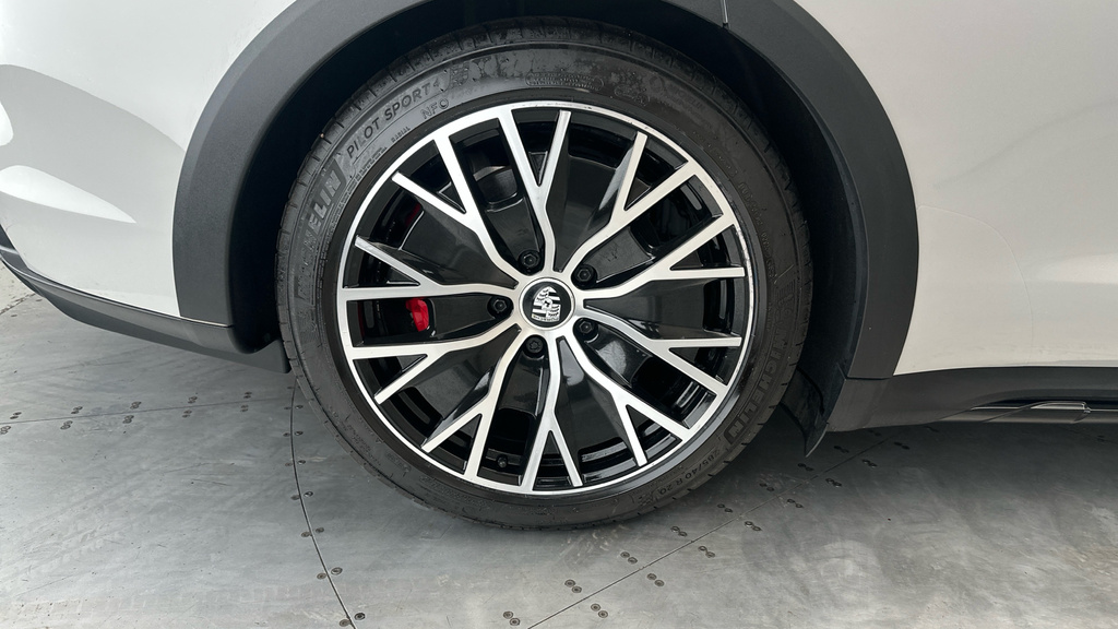 Porsche Taycan Base Automatic Black #28