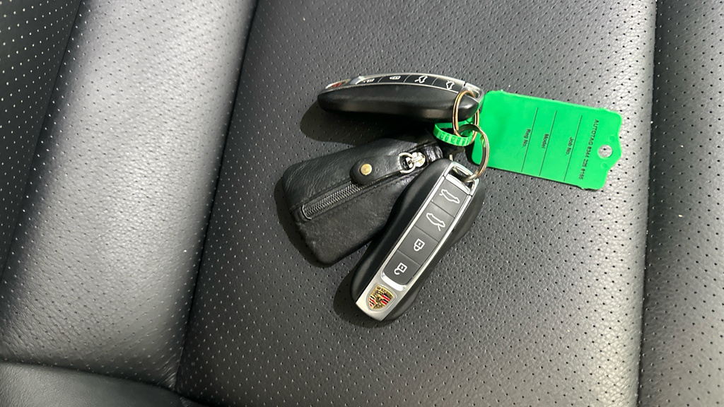 Porsche Taycan Base Automatic Black #31
