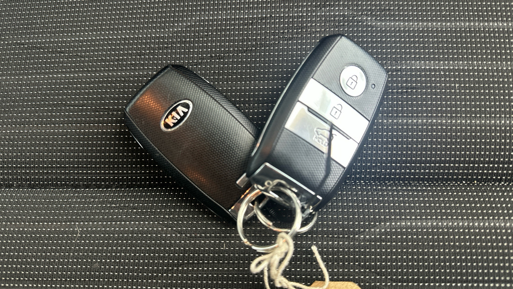 Kia Stonic 2 White #12