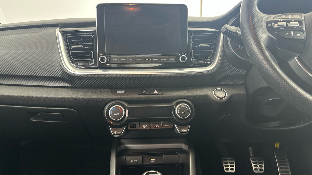 Kia Stonic 2 White #23
