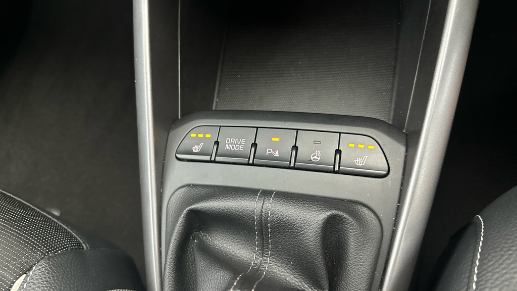 Kia Stonic 2 White #20