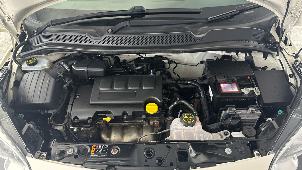Vauxhall Adam Energised White #23