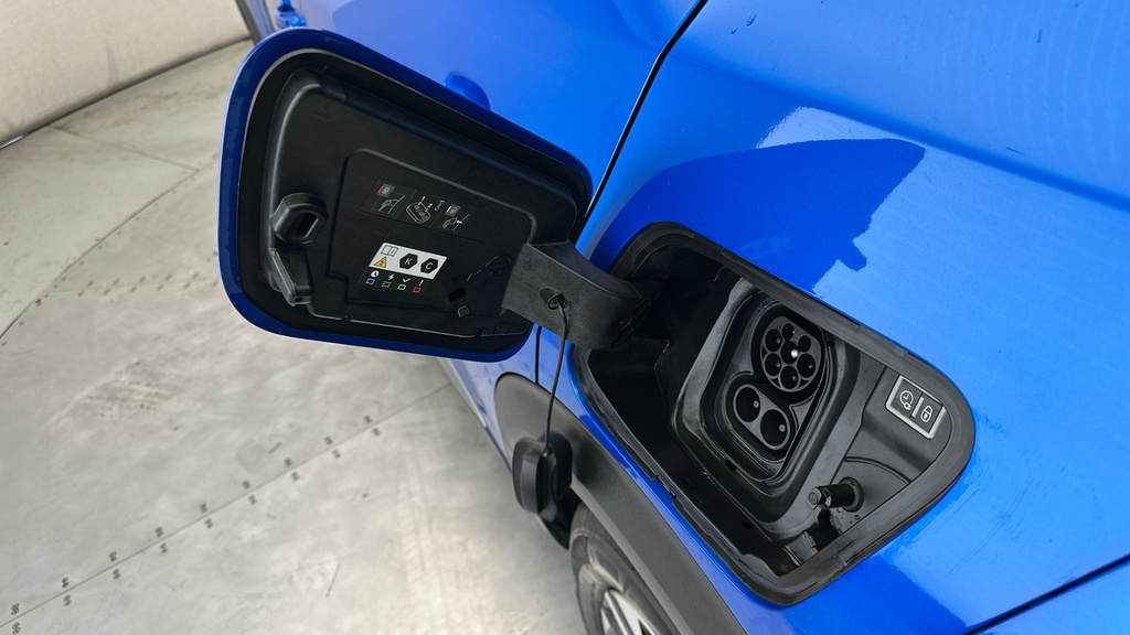 Peugeot e-2008 50Kwh Allure  #6