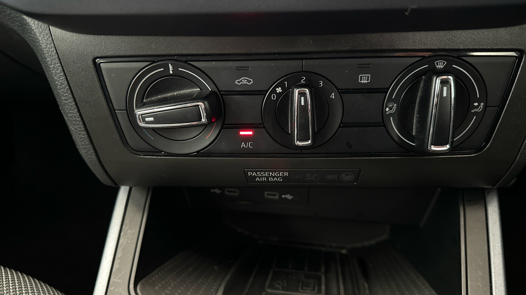 Seat Arona Xcellence White #15