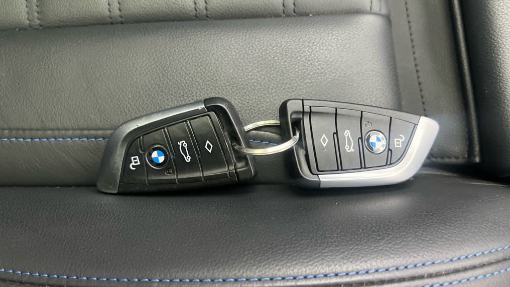 BMW iX3 M Sport Pro Black #33