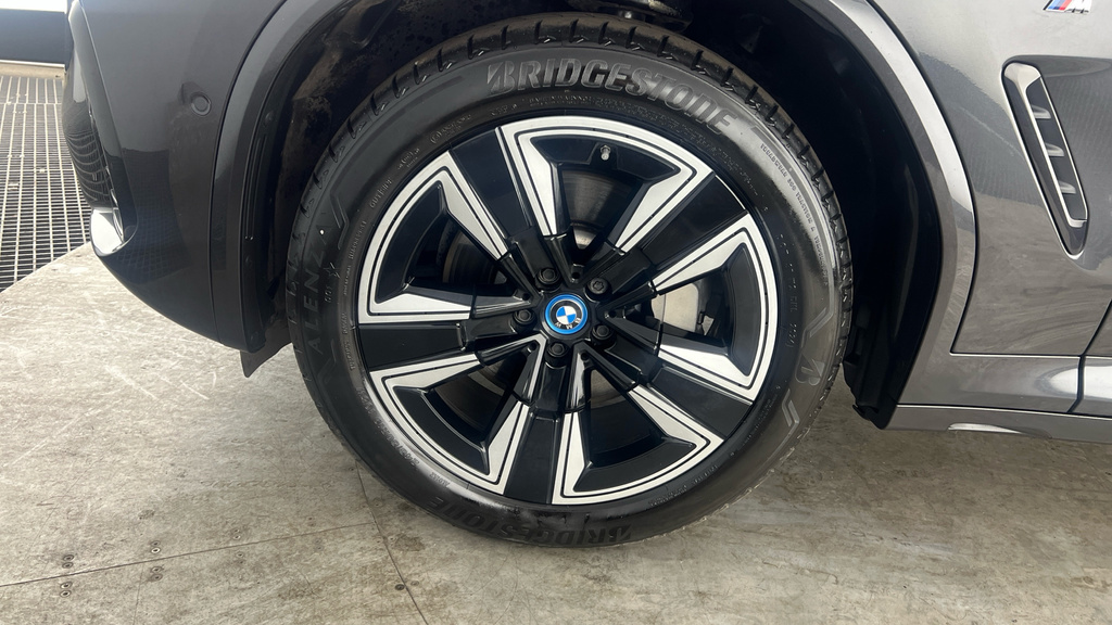 BMW iX3 M Sport Pro Black #28