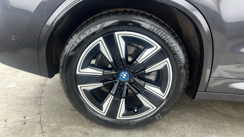 BMW iX3 M Sport Pro Black #30