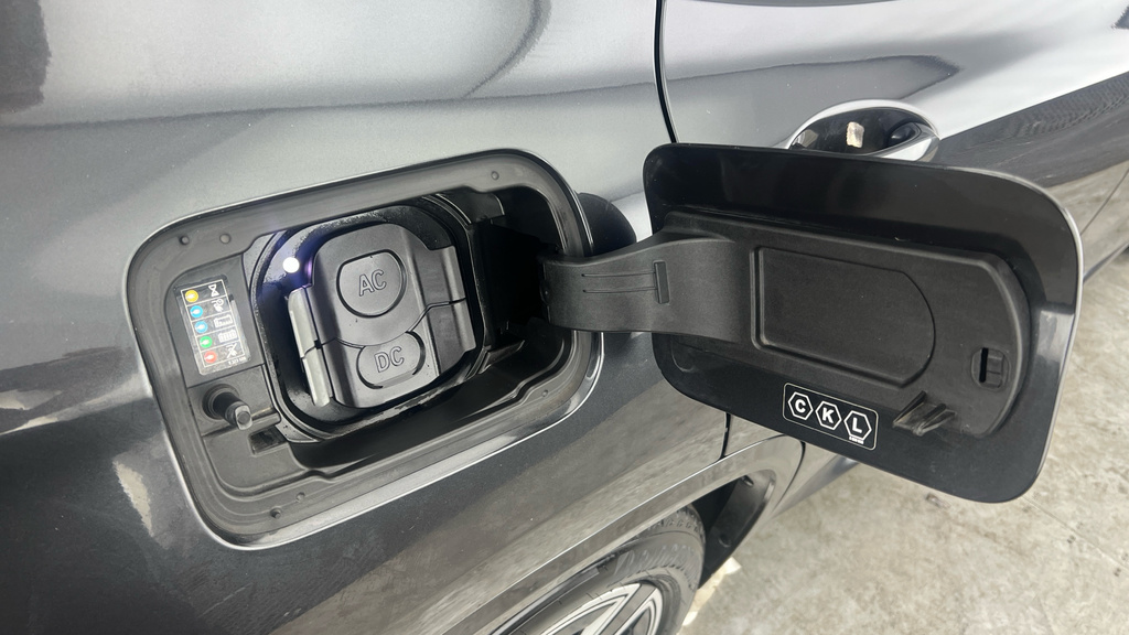 BMW iX3 M Sport Pro Black #32