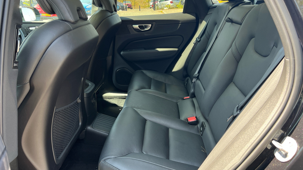 Volvo XC60 Plus Blue #17