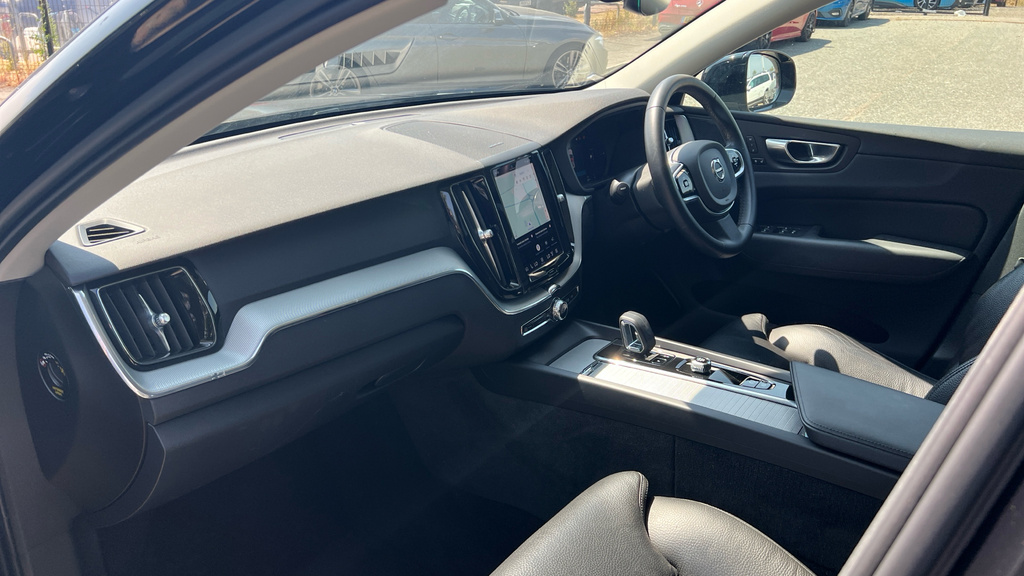 Volvo XC60 Plus Blue #10