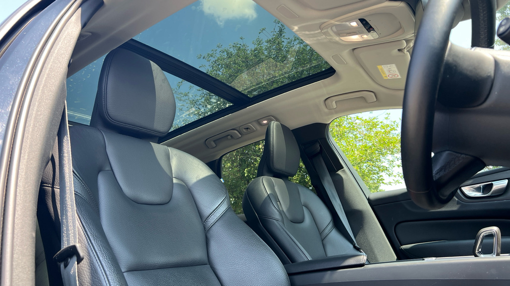 Volvo XC60 Plus Blue #35