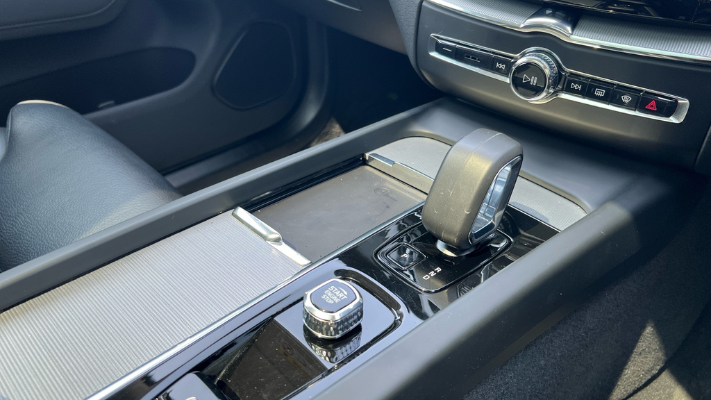 Volvo XC60 Plus Blue #13