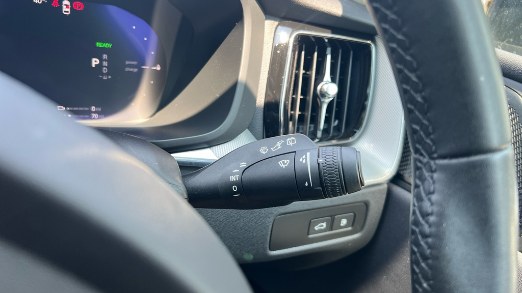 Volvo XC60 Plus Blue #30