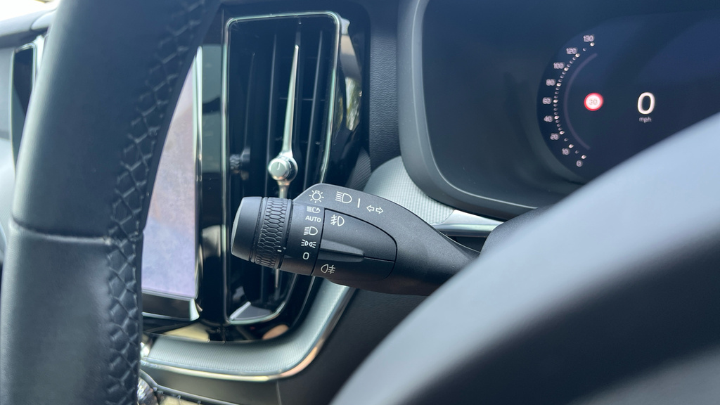 Volvo XC60 Plus Blue #27