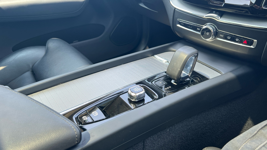 Volvo XC60 Plus Blue #31