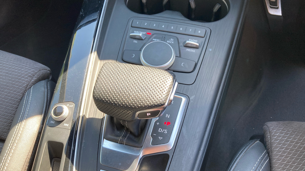 Audi A4 Technik Black #28