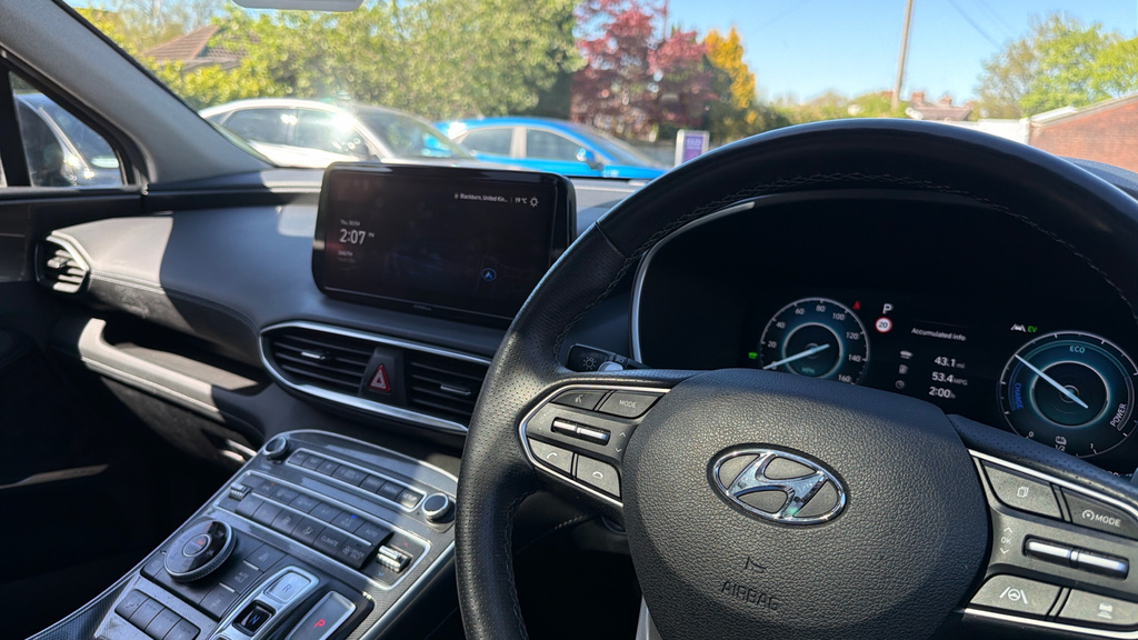 Hyundai Santa Fe Ultimate White #32