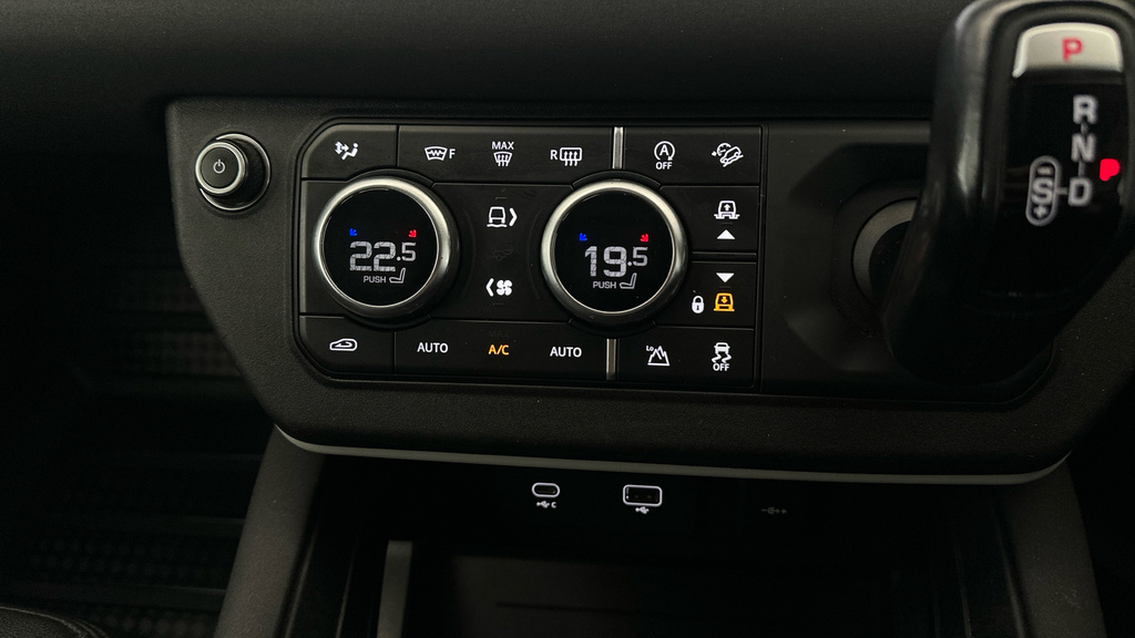 Land Rover Defender Core Black #18