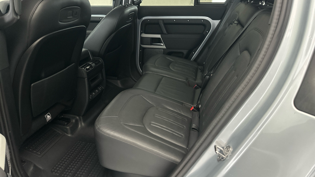 Land Rover Defender Core Black #22