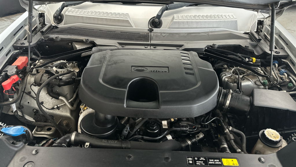 Land Rover Defender Core Black #24