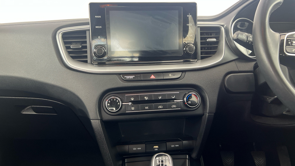 Kia Xceed 2 Black #20