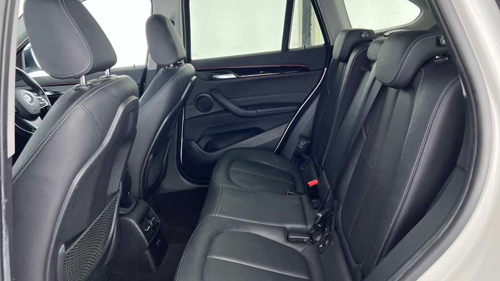 BMW X1 Se Black #17