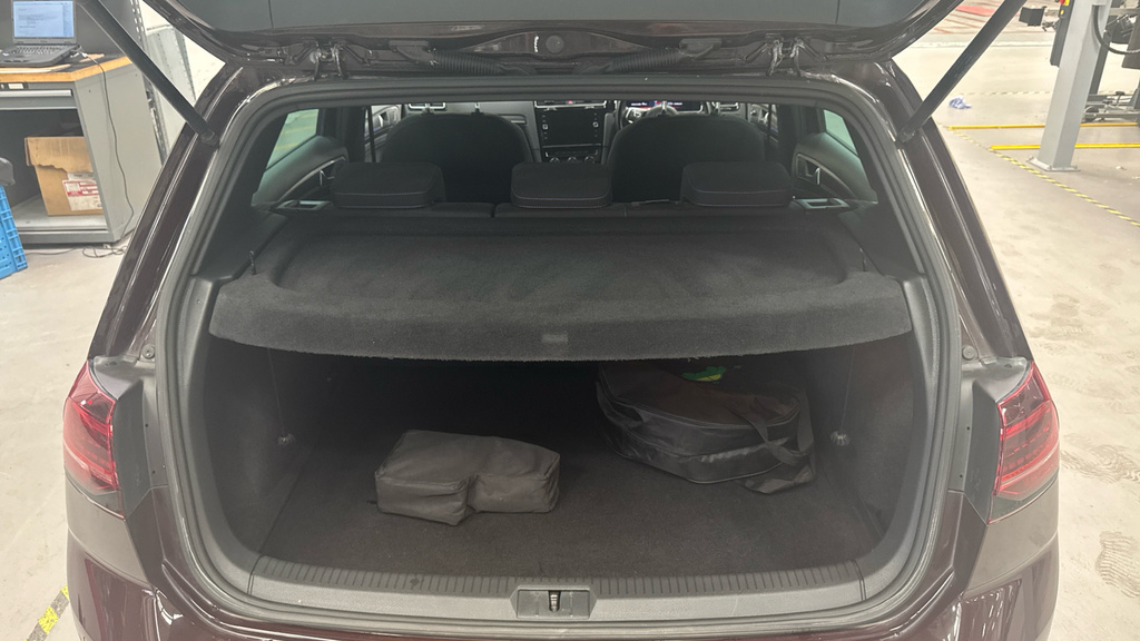 Volkswagen Golf Hatchback Red #15