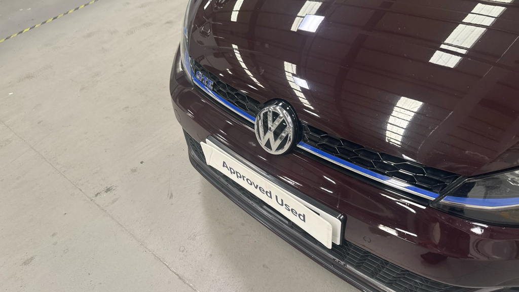 Volkswagen Golf Hatchback Red #48