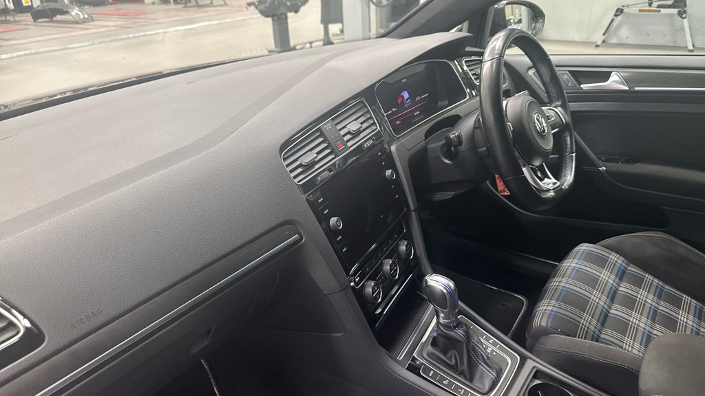 Volkswagen Golf Hatchback Red #10