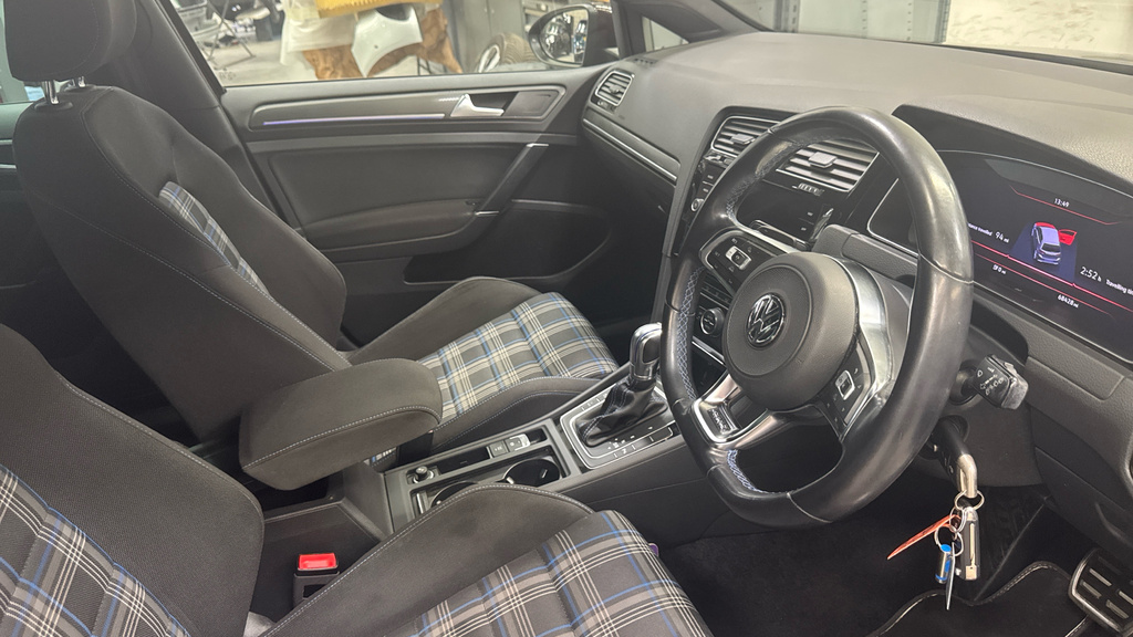 Volkswagen Golf Hatchback Red #28